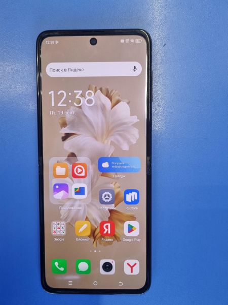 Купить TECNO Phantom V Flip 8/256GB (AD11) в Иркутск за 20600 руб.