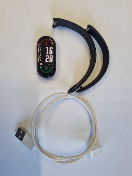Купить Xiaomi Smart Band 8 (M2239B1) с СЗУ в Иркутск за 1000 руб.