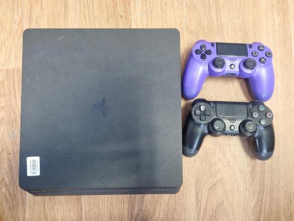 Купить Sony PlayStation 4 Slim 1TB (CUH-2208B) в Иркутск за 16700 руб.