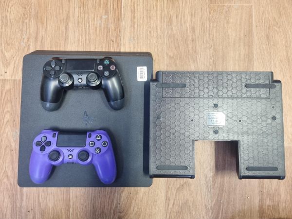 Купить Sony PlayStation 4 Slim 1TB (CUH-2208B) в Иркутск за 16700 руб.