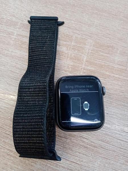 Купить Apple Watch Series 4 44mm (A1978) с СЗУ в Новосибирск за 5799 руб.