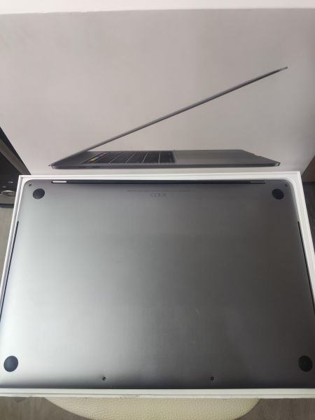 Купить Apple MacBook Pro 15 2018 (A1990) в Новосибирск за 44099 руб.