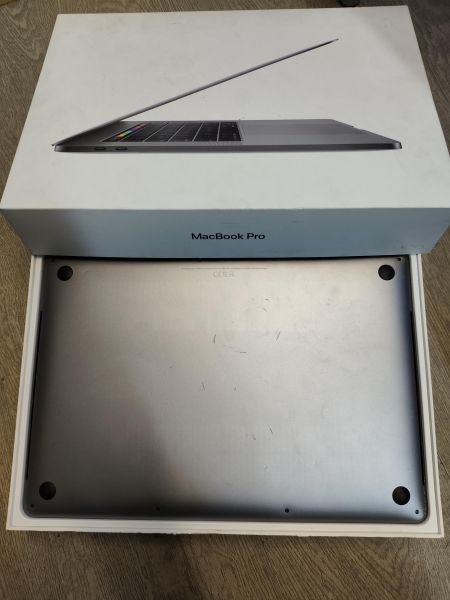 Купить Apple MacBook Pro 15 2018 (A1990) в Новосибирск за 44099 руб.