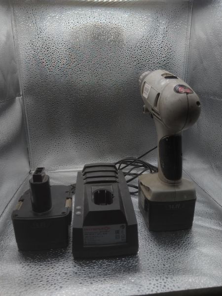 Купить Интерскол без модели (Шуруповёрт) с СЗУ в Новосибирск за 800 руб.