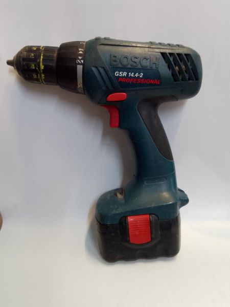 Купить Bosch GSR 14.4-2 с СЗУ в Новосибирск за 1400 руб.