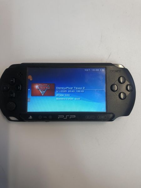 Купить Sony PlayStation Portable (PSP-E1008) с СЗУ в Новосибирск за 4200 руб.