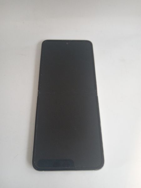 Купить Samsung Galaxy Z Flip 3 5G 8/256GB (F711B) в Новосибирск за 19000 руб.