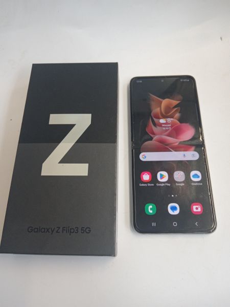 Купить Samsung Galaxy Z Flip 3 5G 8/256GB (F711B) в Новосибирск за 19000 руб.