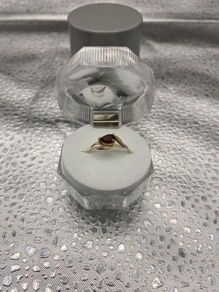 Купить Кольцо золото 585 0,94g, вес изделия 1.1g, размер 17.5 в Новосибирск за 5250 руб.