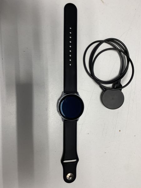 Купить Samsung Galaxy Watch Active 2 (SM-R830) с СЗУ в Новосибирск за 1950 руб.
