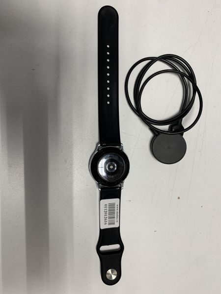 Купить Samsung Galaxy Watch Active 2 (SM-R830) с СЗУ в Новосибирск за 1950 руб.