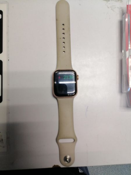 Купить Apple Watch SE 40mm (A2351) с СЗУ в Новосибирск за 2950 руб.