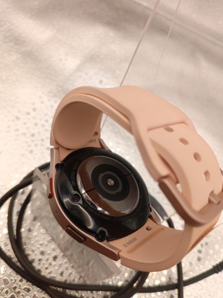 Купить Samsung Galaxy Watch 5 40mm (SM-R900) с СЗУ в Новосибирск за 3900 руб.
