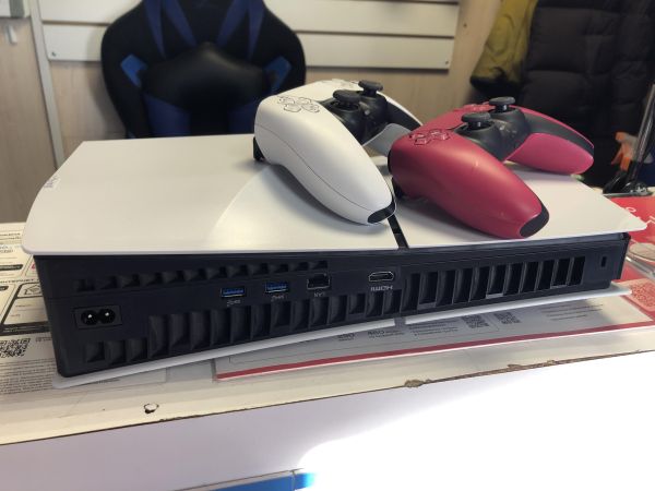Купить Sony PlayStation 5 Slim 1TB (CFI-2000, с дисководом) в Новосибирск за 41800 руб.