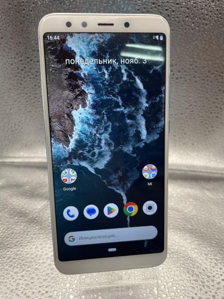Купить Xiaomi Mi A2 6/128GB (M1804D2SG) Duos в Новосибирск за 4500 руб.
