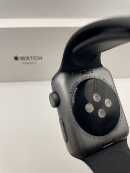 Купить Apple Watch Series 3 42mm (A1859) с СЗУ в Новосибирск за 1600 руб.
