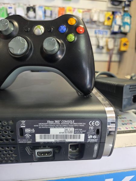 игровая приставка Microsoft Xbox 360 S 120GB (1439) в Новосибирск
