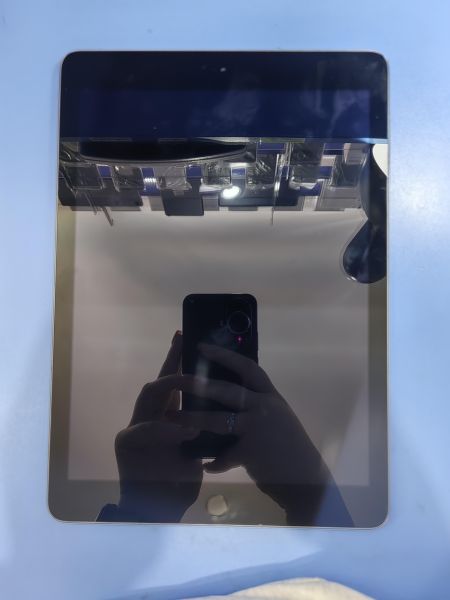 планшет Apple iPad 5 2017 32GB (A1822) (без SIM) в Иркутск