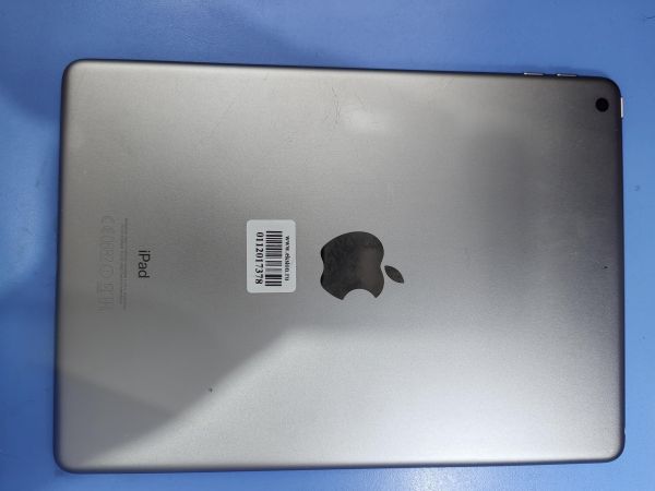 планшет Apple iPad 5 2017 32GB (A1822) (без SIM) в Иркутск