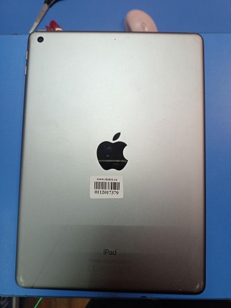планшет Apple iPad 5 2017 32GB (A1822) (без SIM) в Иркутск