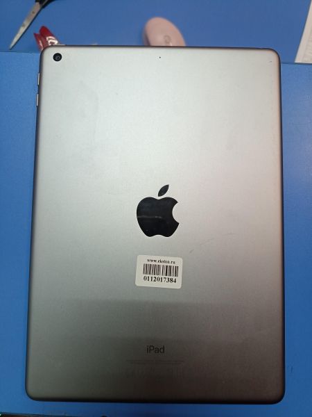 планшет Apple iPad 5 2017 32GB (A1822) (без SIM) в Иркутск