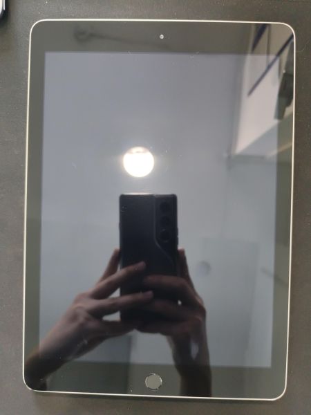 планшет Apple iPad 5 2017 32GB (A1822) (без SIM) в Иркутск