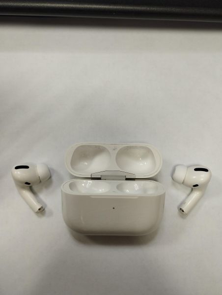 Купить Apple AirPods Pro (A2083, A2084) в Иркутск за 6199 руб.