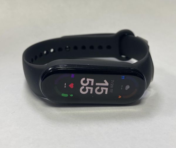 Купить Xiaomi Mi Smart Band 6 (XMSH15HM) с СЗУ в Иркутск за 500 руб.