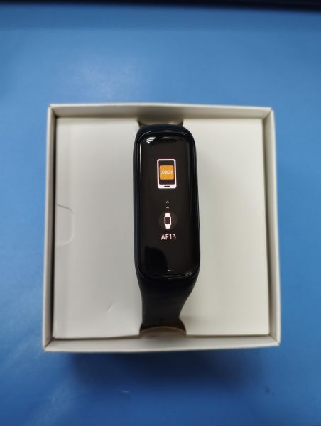 Купить Samsung Galaxy Fit 2 (SM-R220) с СЗУ в Иркутск за 400 руб.