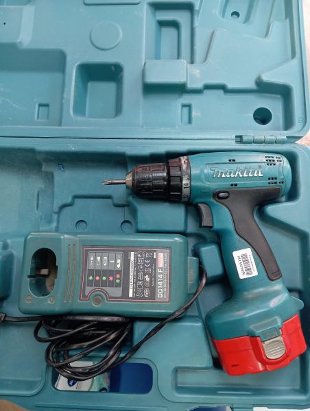 Купить Makita 6280D с СЗУ в Иркутск за 2000 руб.