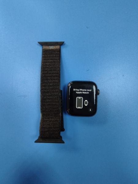 Купить Apple Watch Series 4 44mm (A1978) с СЗУ в Иркутск за 3000 руб.