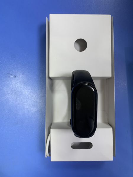 Купить Xiaomi Smart Band 8 (M2239B1) с СЗУ в Иркутск за 1000 руб.