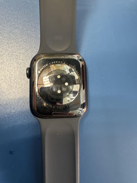 Купить Apple Watch Series 8 45mm (A2771) с СЗУ в Иркутск за 16350 руб.