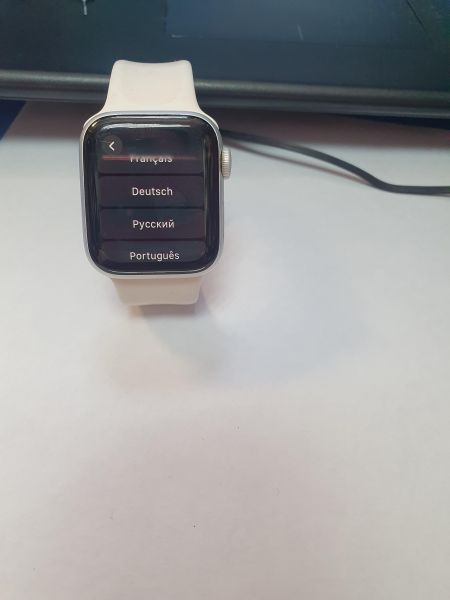 Купить Apple Watch Series 4 40mm (A1977) с СЗУ в Иркутск за 4000 руб.