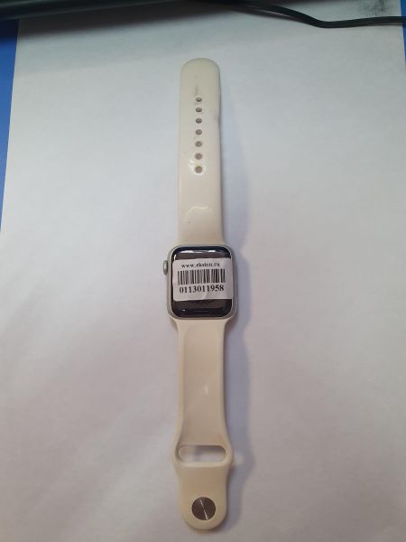 Купить Apple Watch Series 4 40mm (A1977) с СЗУ в Иркутск за 4000 руб.
