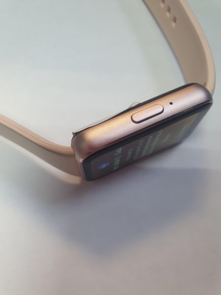 Купить Samsung Galaxy Fit 3 (SM-R390) с СЗУ в Иркутск за 1600 руб.