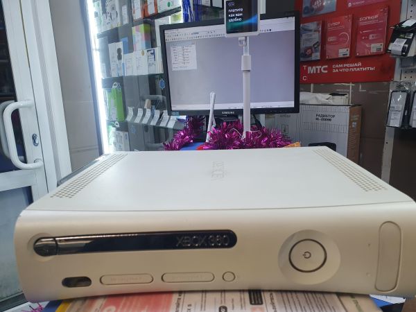 Купить Microsoft Xbox 360 Console в Иркутск за 5800 руб.