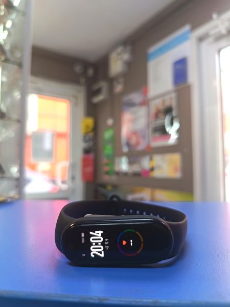 Купить Xiaomi Mi Smart Band 5 (XMSH10HM) c СЗУ в Иркутск за 800 руб.