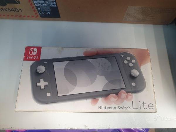 Купить Nintendo Switch Lite (HDH-001) в Иркутск за 10100 руб.