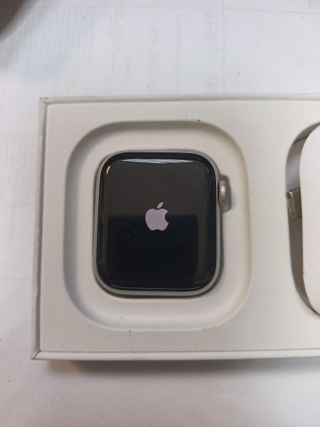 умные часы и браслеты Apple Watch SE 2 40mm (A2722) с СЗУ в Иркутск
