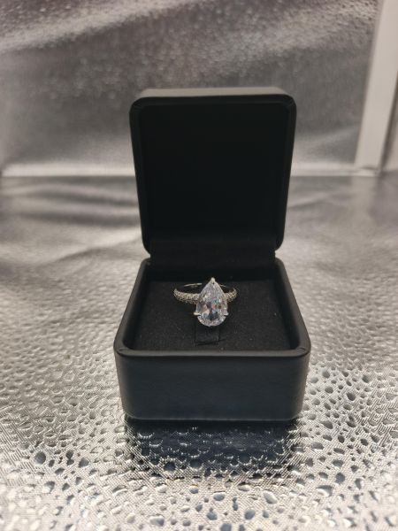 серебряное кольцо Кольцо серебро 925 3,81g, вес изделия 4.59g, размер 18, 30 камней и более в Иркутск