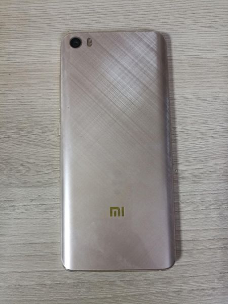 Купить Xiaomi Mi 5 3/32GB Duos в Иркутск за 1699 руб.