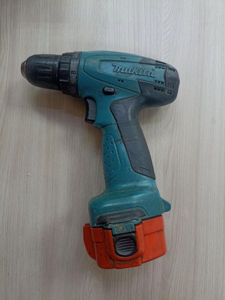 Купить Makita 6271D с СЗУ в Иркутск за 1049 руб.