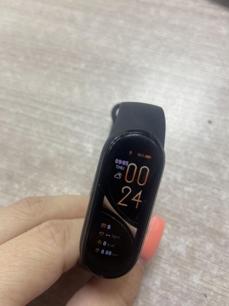 Купить Xiaomi Mi Smart Band 6 NFC (XMSH16HM) с СЗУ в Иркутск за 1250 руб.