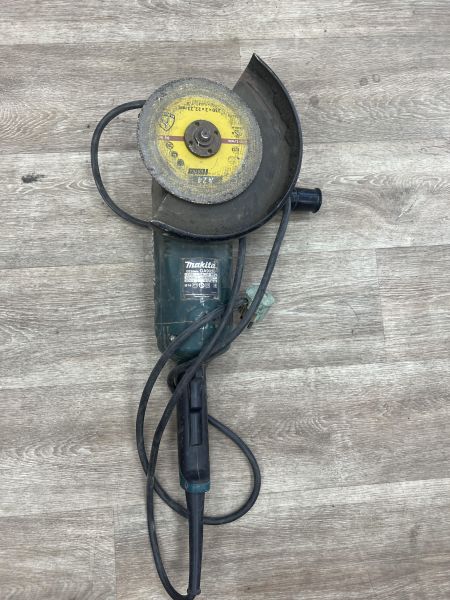 Купить Makita GA9020 в Иркутск за 2900 руб.