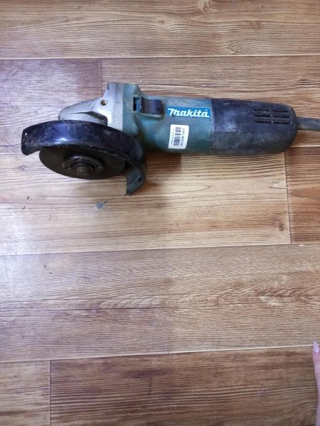 Купить Makita 9558HNR в Иркутск за 3399 руб.