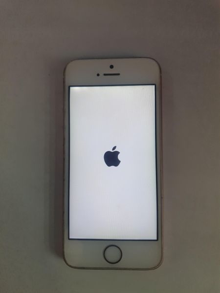 Купить Apple iPhone SE 1st gen. 2016 32GB в Иркутск за 2100 руб.