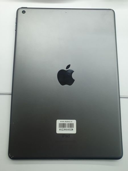 Купить Apple iPad 8 2020 32GB (A2270 MYL92/LA2/LC2) (без SIM) в Иркутск за 11100 руб.
