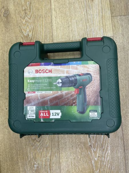 Купить Bosch EasyImpact 1200 с СЗУ в Иркутск за 3899 руб.