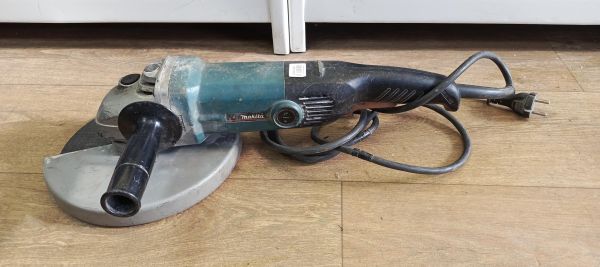 Купить Makita GA9010C в Иркутск за 3700 руб.